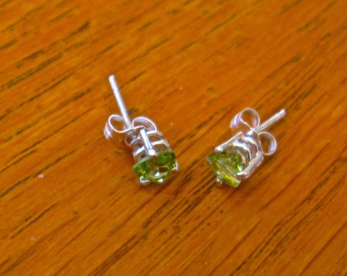 Peridot Stud Earrings, 5mm Trillion, Natural, Set in Sterling Silver E754