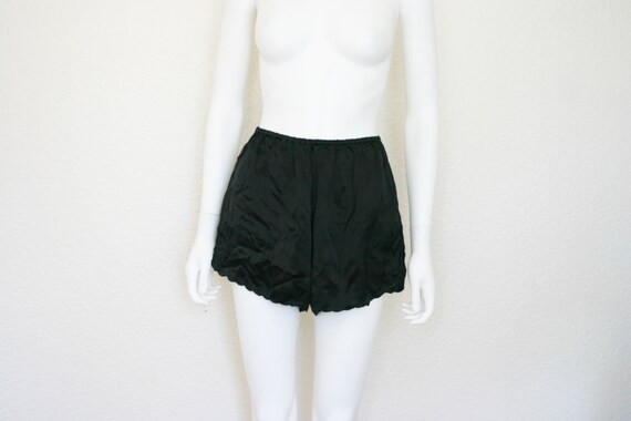 Vintage Black Silk tap pants / Shorts Lingerie / sleep shorts