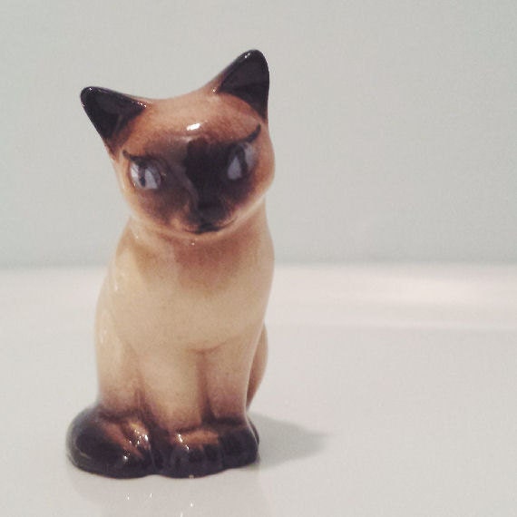 hagen renaker siamese