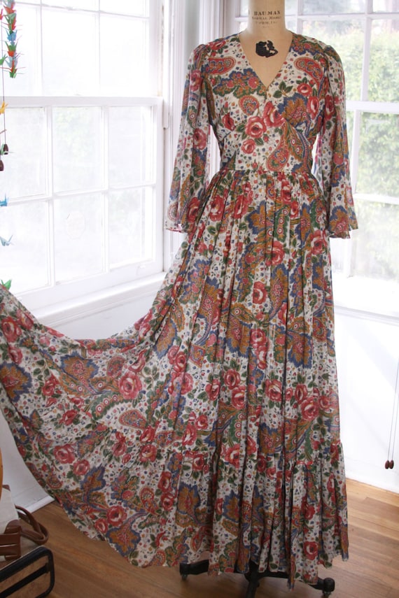 70s Maxi Dress / Vintage 1970s Floral Dress by LacyDressesVintage