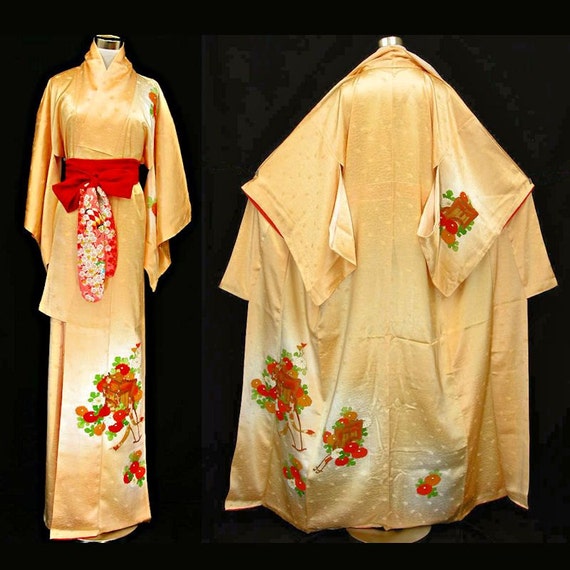 Japanese Vintage Silk Authentic Kimono / Wedding by YUMEYAKKOJapan