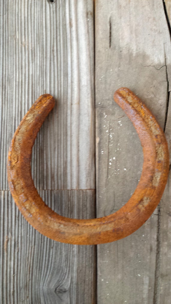 RUSTY Horseshoes, Rusted Horse Shoes for Primitive Decors, Rustic ...