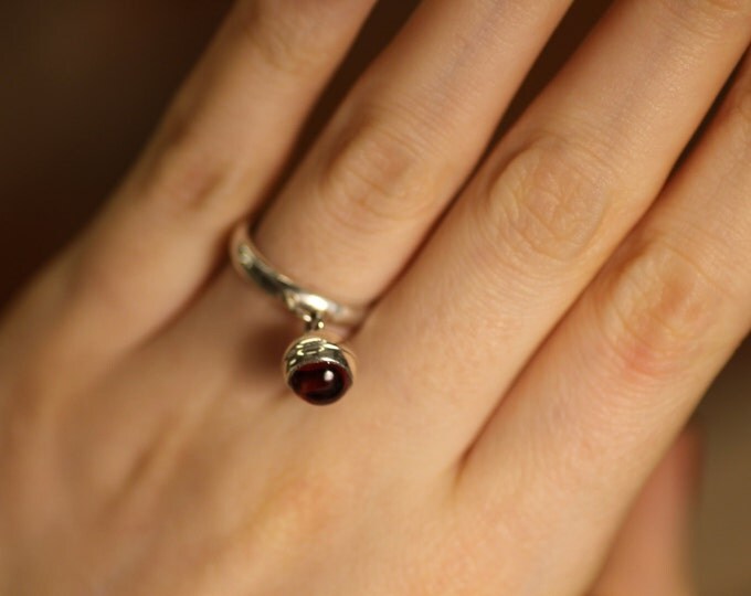 Mobile ring with garnet / Silver ring / Garnet ring / Moving ring / Red stone ring / Gold ring / Gift idea / Unique ring