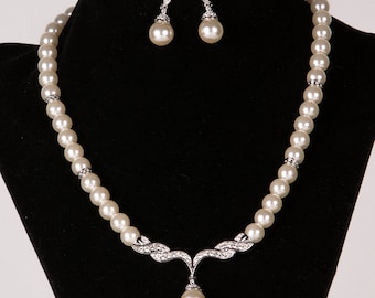 Popular items for bridal jewelry pearl on Etsy