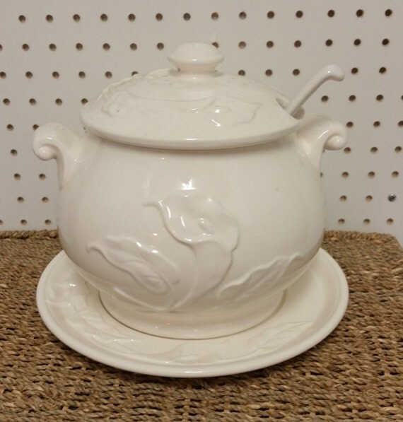 Vintage White Soup Pot Tureen with lid by VivaEclecticVintage