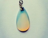 Moonstone pendant.- Bezel Set Smooth Rainbow Moonstone Pendant Necklace