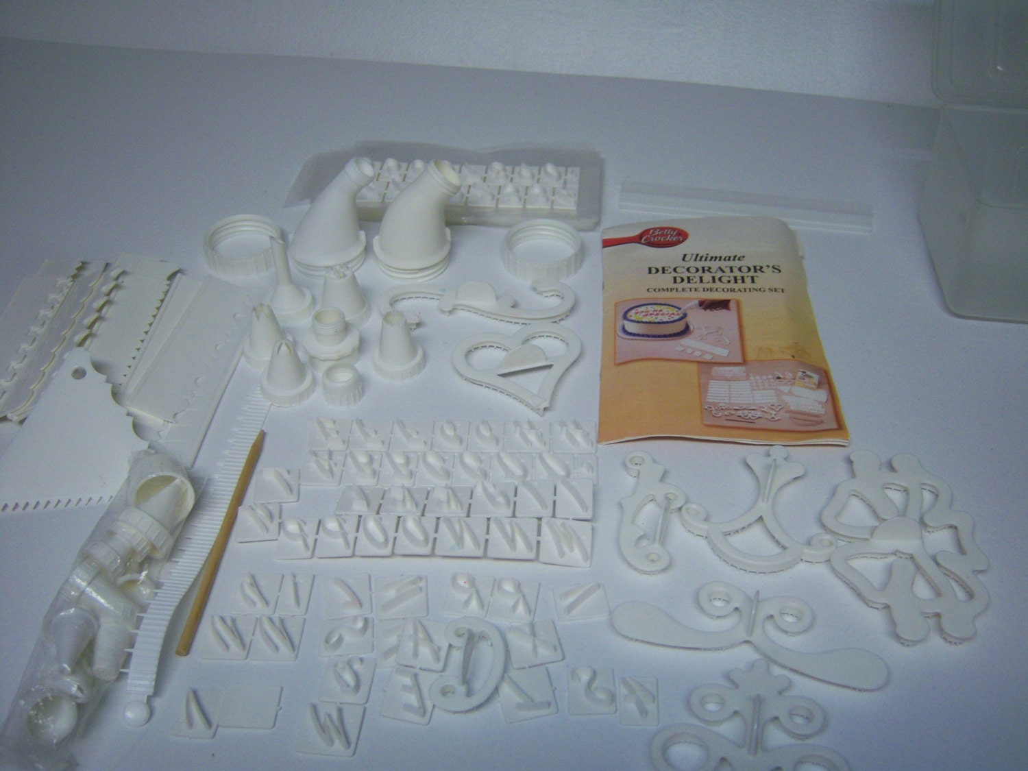 Betty Crocker Cake Decorating Set Decorator S By