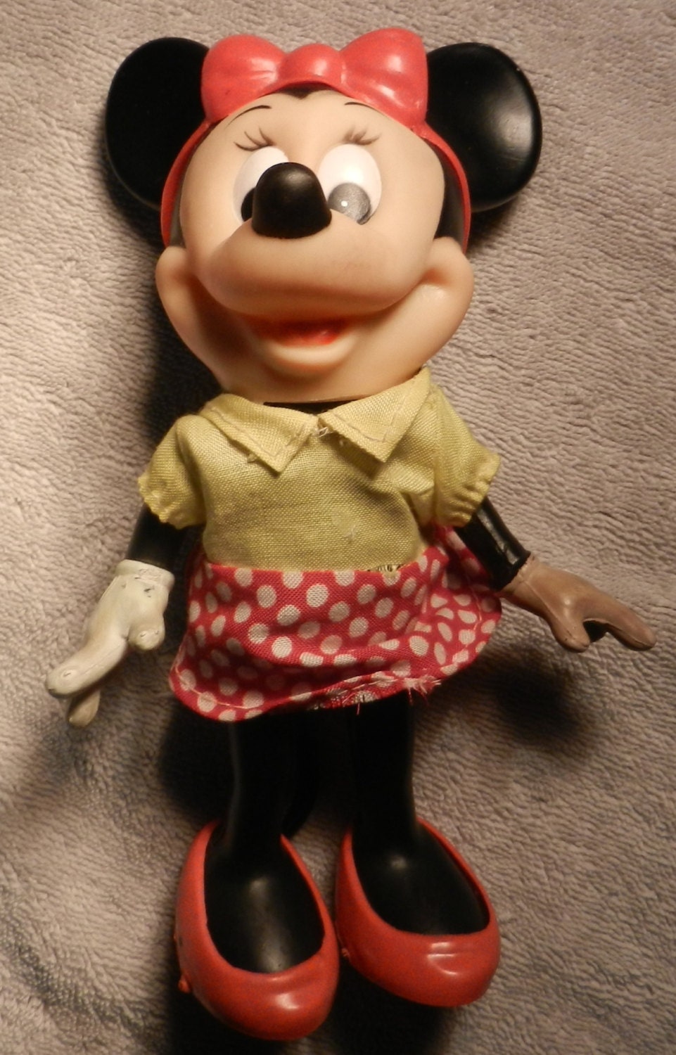 plastic minnie mouse toy