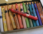 Vintage Color Craft Crayon Tin -- 15 Original Paper Wrapped Hexagon Crayons