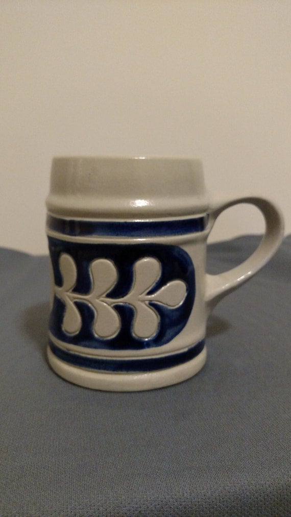 Williamsburg mug from the 80's by pathwaytopips on Etsy