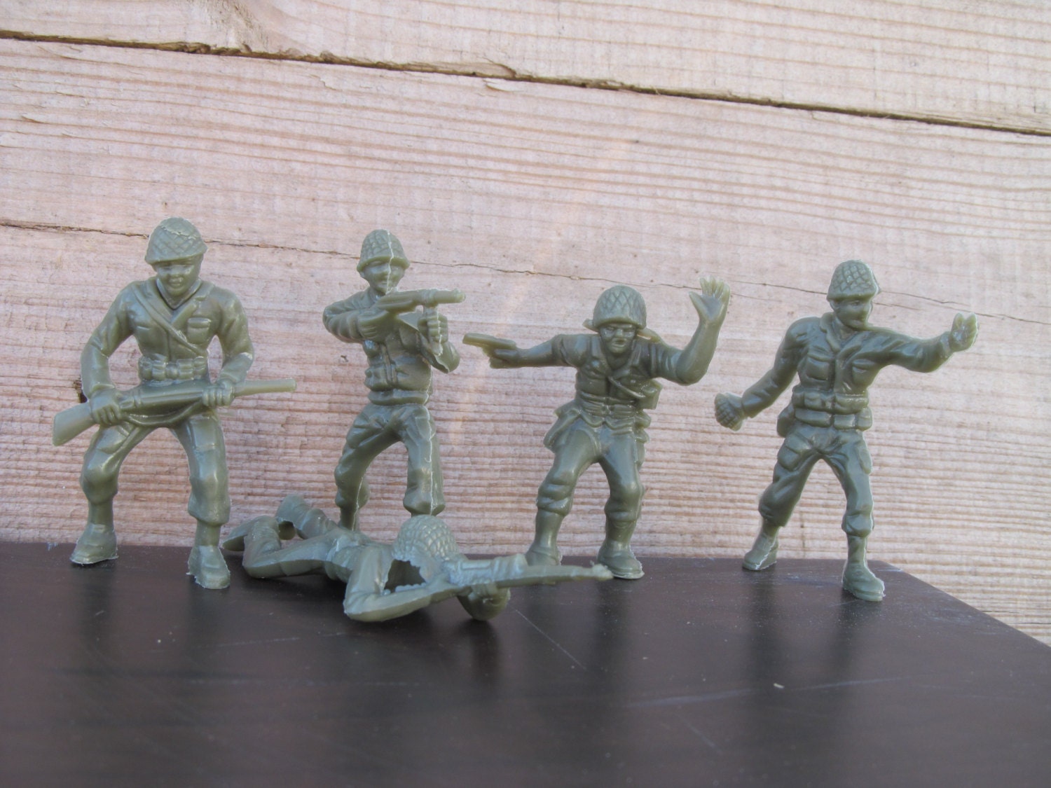 Vintage Toy Soldiers / Plastic Army Men Free Shipping