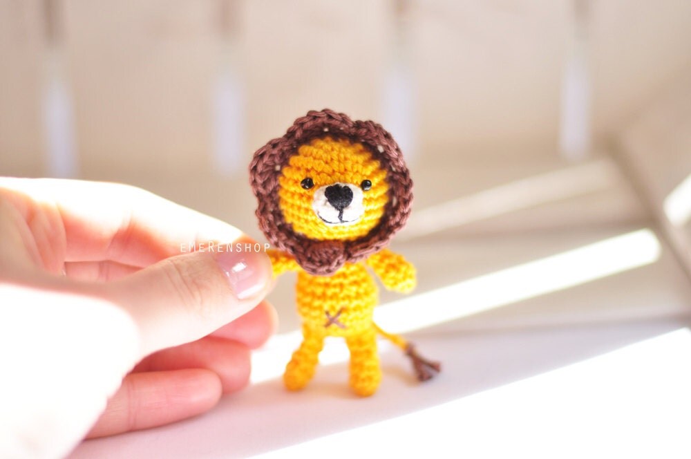 Crochet keychain Lion Amigurumi Keyring Little by EMERENstore