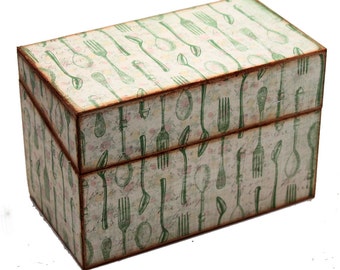 Wood Recipe Box Vintage Green Silverware on Cream Fits 4x6 Cards