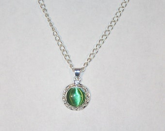 Green Cat's Eye Cabochon Necklace