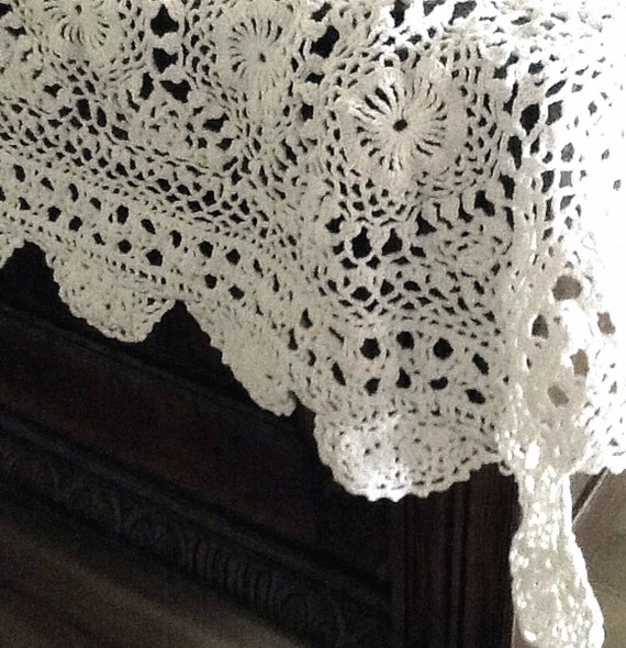 Pretty Crochet Flower Medallion Tablecloth by ...