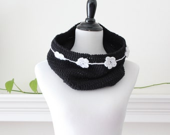 Crocheted Black White Cowl / Neckwarmer