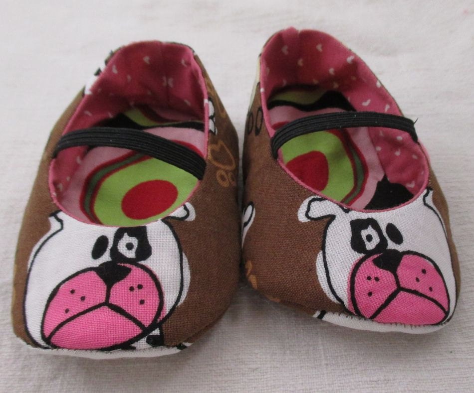 Order English BULLDOG BABY Shoes Newborn Booties by MeatyWildman