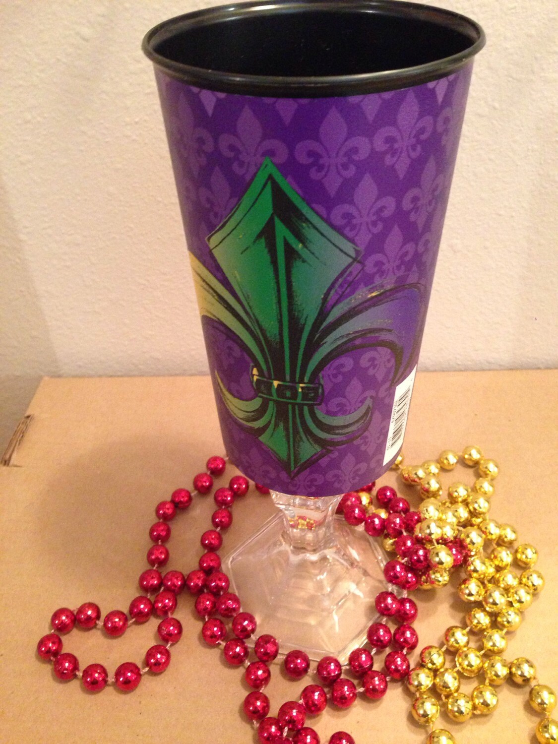 Mardi Gras Oasis Wine Glass main image 1