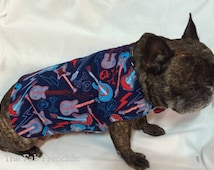 Bouledogue Fran?�ais Frenchie r?�versible bleu marine et rouge guitare et manteau de cr?�nes