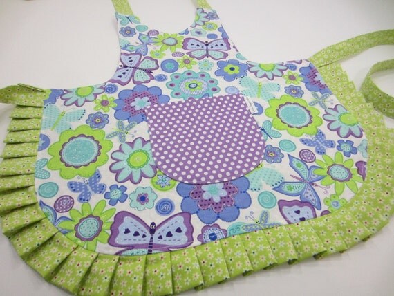 https://www.etsy.com/listing/223506501/kids-apron-reversible-custom-made-you?ref=shop_home_active_10