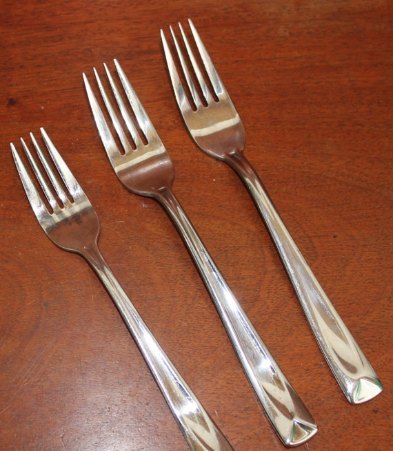 ONEIDA Vintage Flatware in Glossy pattern Stainless American