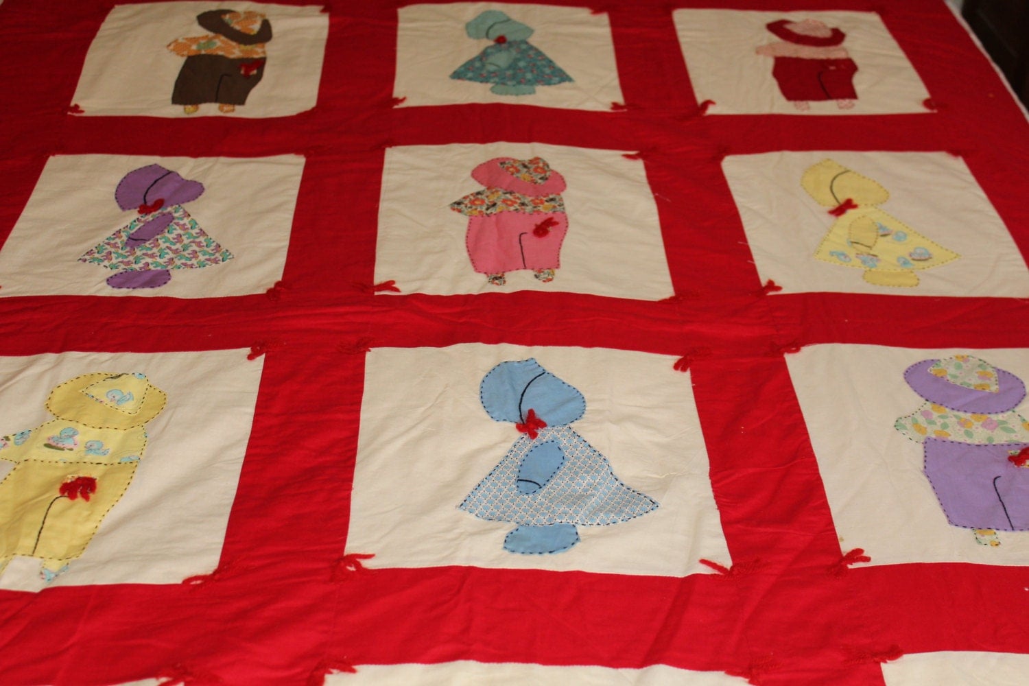 Vintage Sunbonnet Sue quilt handmade in red and white