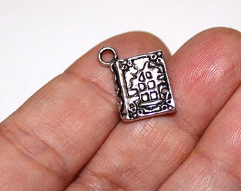 12 Baby Feet Charms Antique Silver Tone So Cute SC065