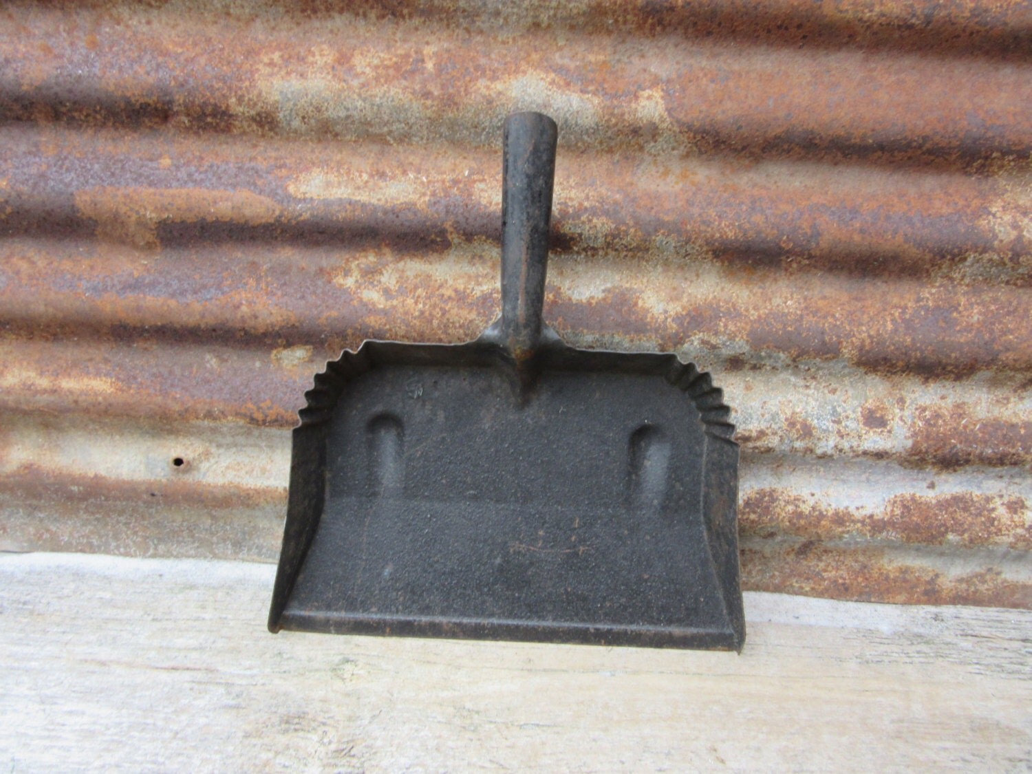 Vintage Dust Pan Old Steel Metal Dust Pan Farm House Rusty