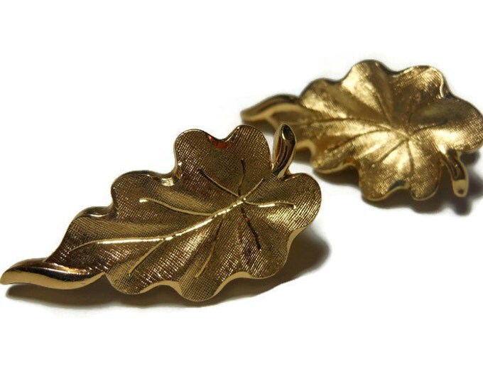 FREE SHIPPING Monet earrings 1940s early 50s leaf earrings brushed gold clip earrings, great detail