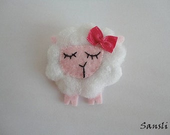 Felt brooch-brooch felt-felt pin-felt lamb brooch-lamb brooch-white felt-felt jewelry-felt accessories-lamb white brooch