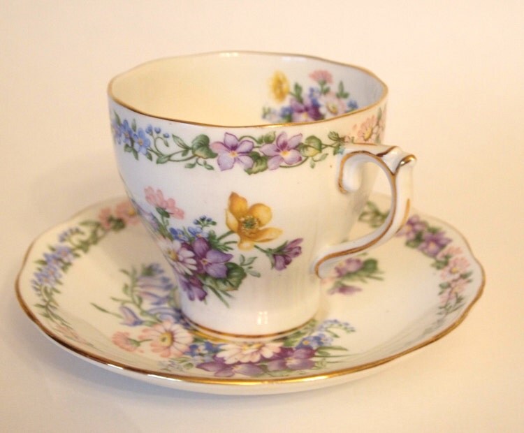 Vintage Roslyn Fine Bone China Teacup Garland by HouseofLucien