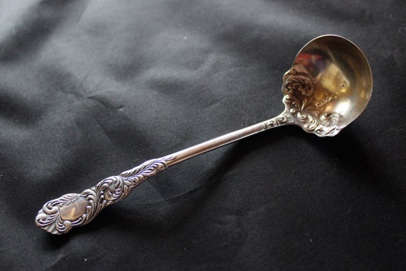 Silverplate Gravy Ladle by Holmes & Edwards 5. Vintage. Ornate