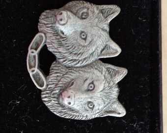 Rare Pewter Pin of Two Wolves with Odd Fellows Three-Links Underneath