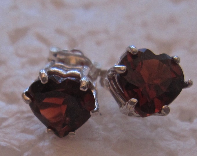 Garnet Heart Studs, 7mm Heart, Natural, Set in Sterling Silver E758