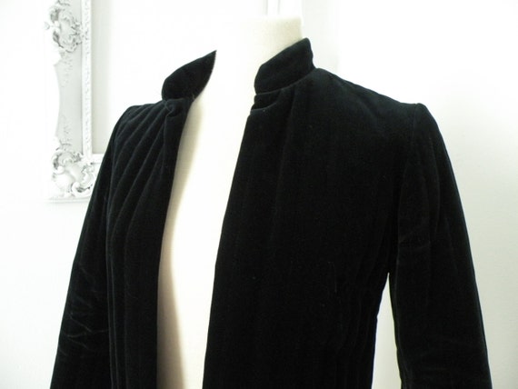 JACKET and SWEATER SALE / Vintage Black Velvet Quilted Crop