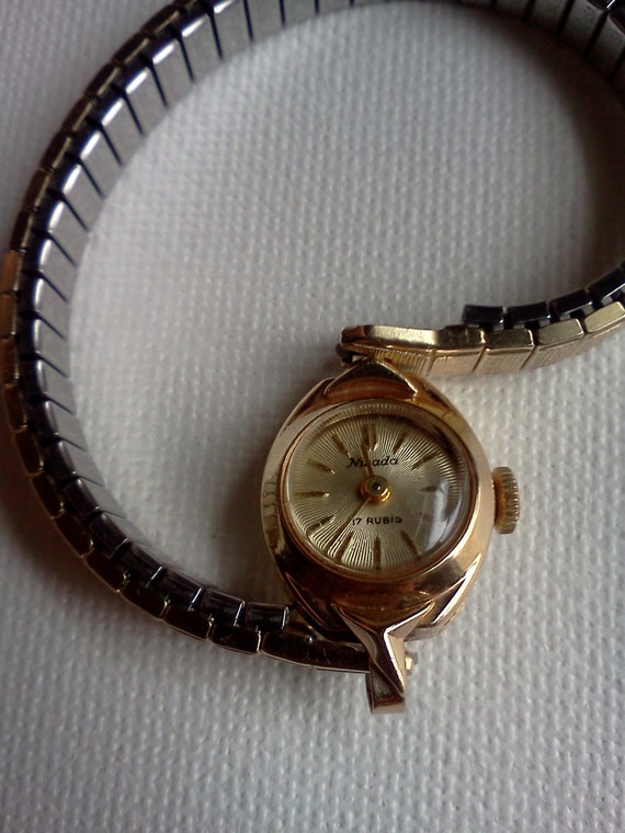 Ladies Vintage Watch Nivada 17 Rubis/Jewel Manuel Wind 14K