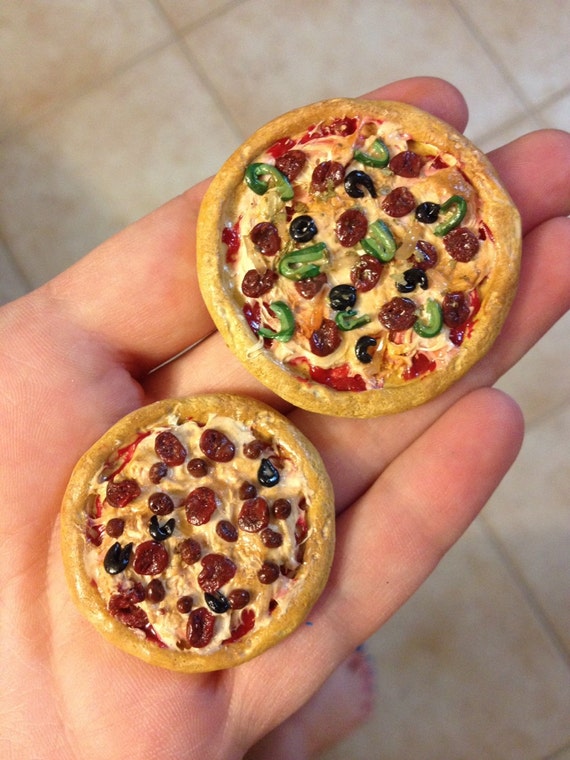 Polymer clay pizza magnet!