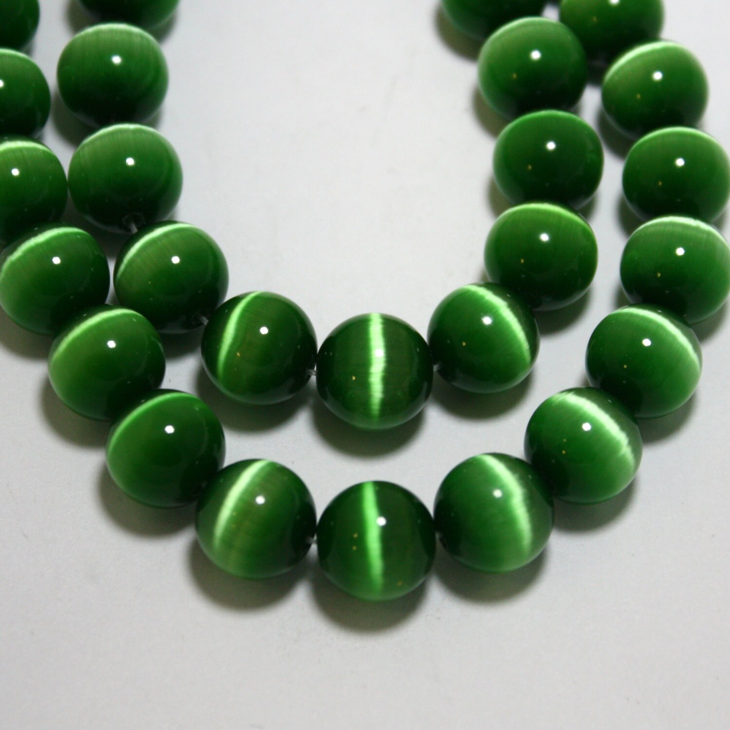 10 Vintage Round Glass Cat's Eye Beads in Dark Green 10