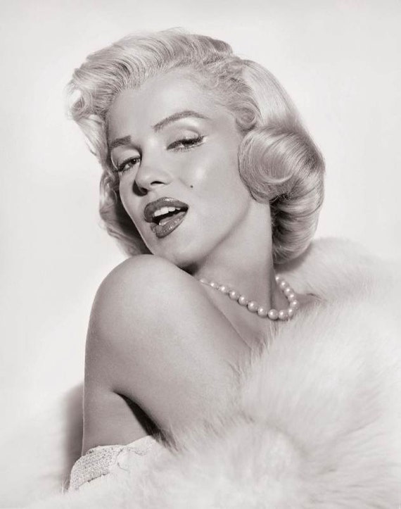 Marilyn Monroe In Pearls Stunning Beauty Rare By Mostlyartstuff 9463