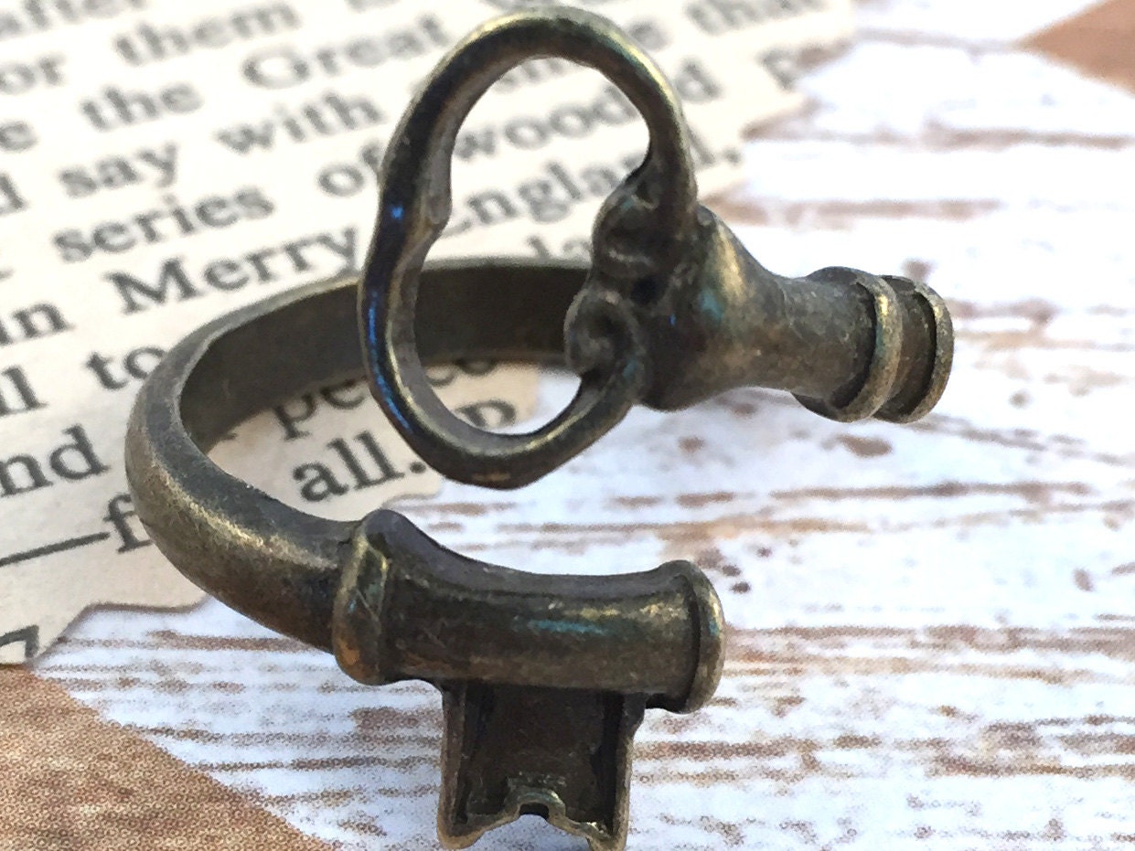 Skeleton Key Ring Antique Bronze Vintage Adjustable Jewelry
