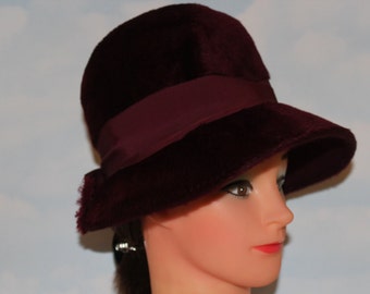 1960s 70s 20" Burgundy Red Wine Dome Bucket Felt Wool Hat