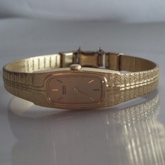 SALE Seiko 2E20 Gold Tone Women's Working by VintageLaneJewels
