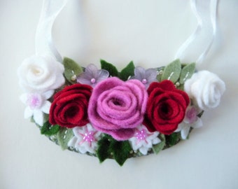 Felt Flower Necklace / Felt Floral Necklace / Flower Bib Necklace / Flower Statement Necklace / Felt Jewelry / Flower Jewelry / Felt Roses