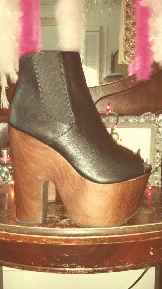 FREE SHIPPING size 8 platform black bootie.. by hippiegirlvintage
