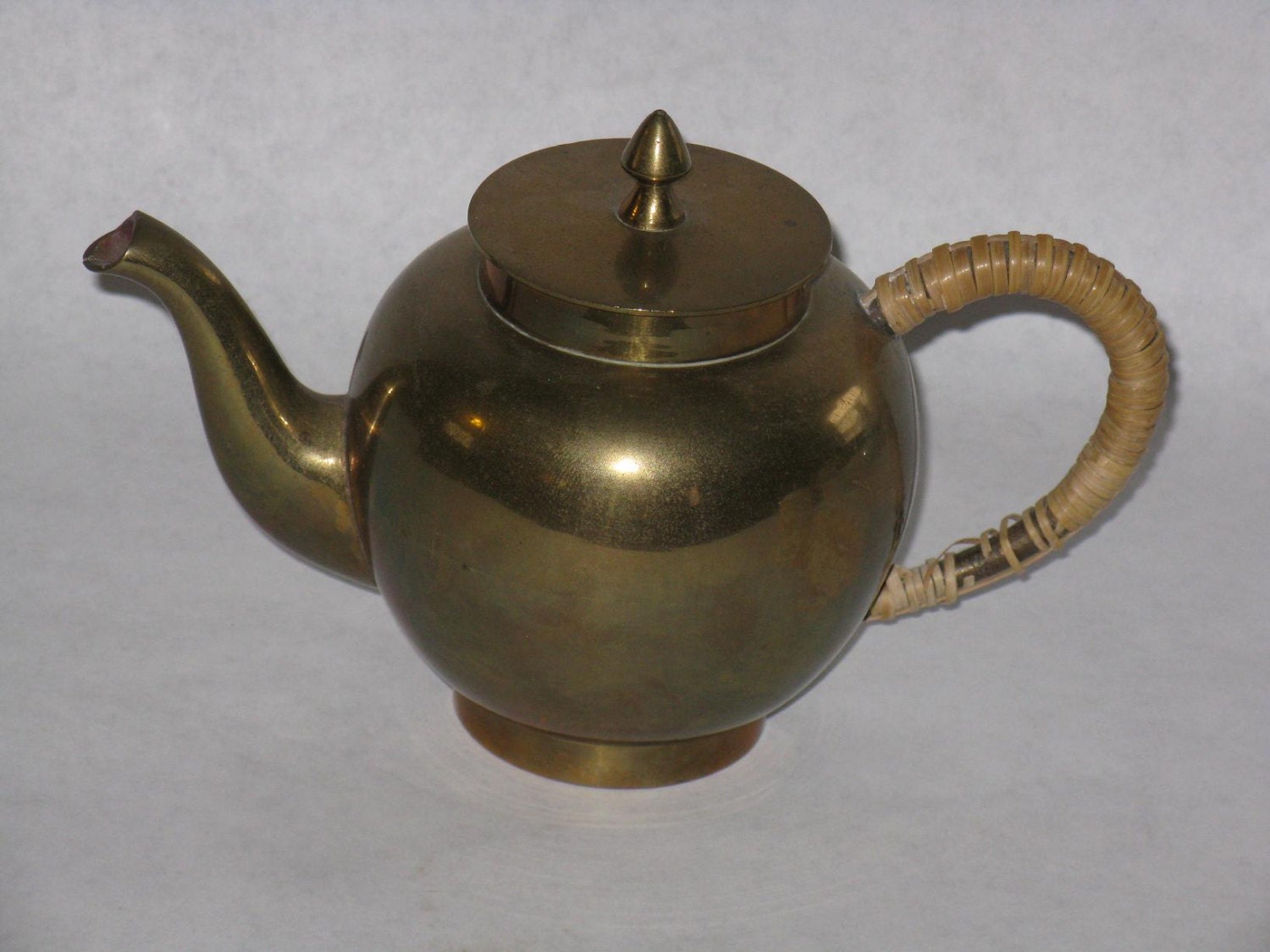 Small brass teapot rattan handle India single serve vintage Haute Juice