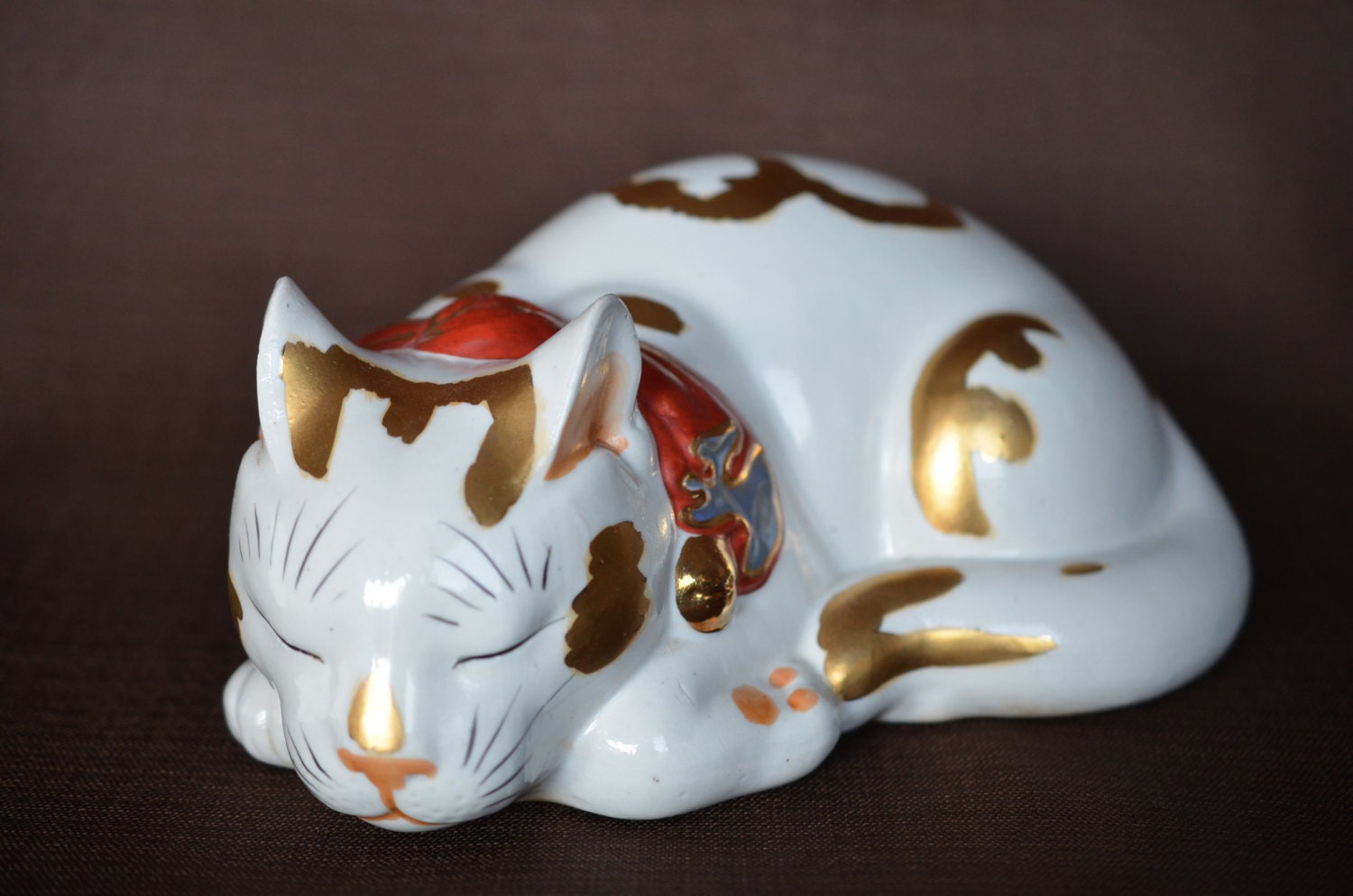 cat figurines japan