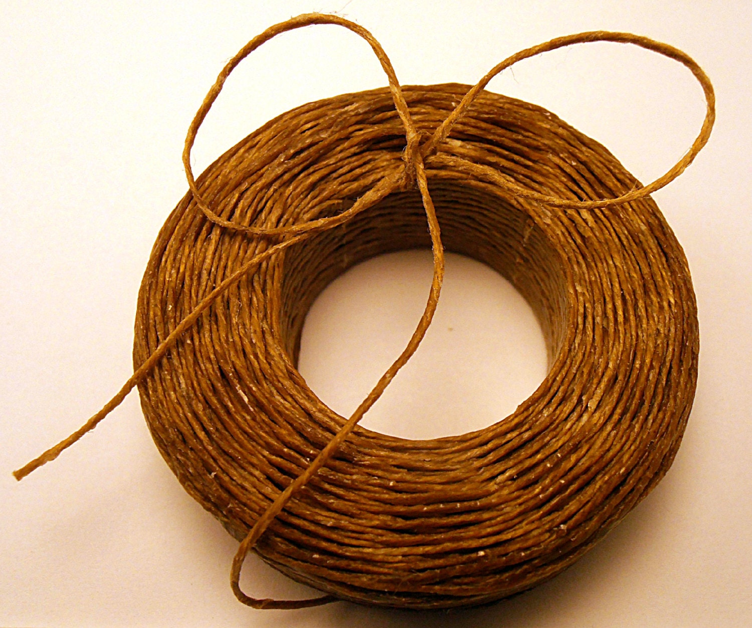 45-yd-3-ply-waxed-linen-medium-brown-bead-cord-thread