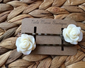 White Vintage Resin Flower Bobby Pins