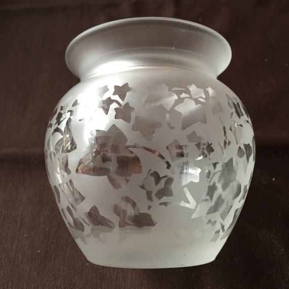 Vintage frosted glass flower vase with etched leaves,flower vase short