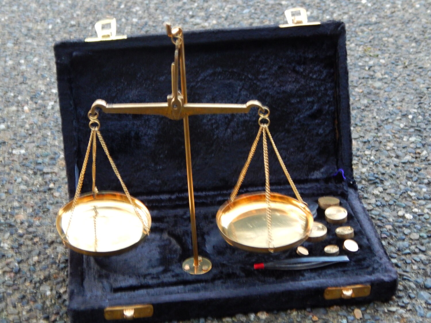Weight 100 Grams Antique Brass Vintage Jewellery Balance Scale With Velvet Box